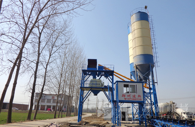 河南周口HZS60混凝土攪拌站現場(chǎng)案例