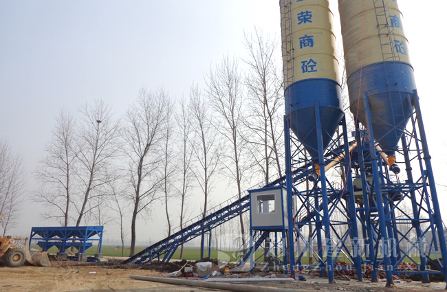 河南周口HZS60混凝土攪拌站現場(chǎng)案例