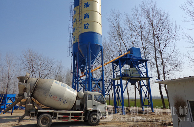 河南周口HZS60混凝土攪拌站現場(chǎng)案例