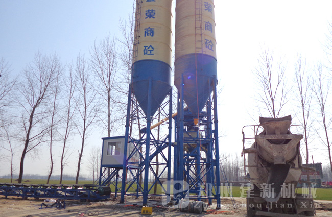 河南周口HZS60混凝土攪拌站現場(chǎng)案例
