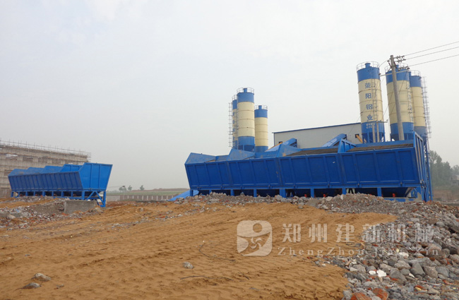 河南南陽(yáng)HZS120混凝土攪拌站現場(chǎng)案例