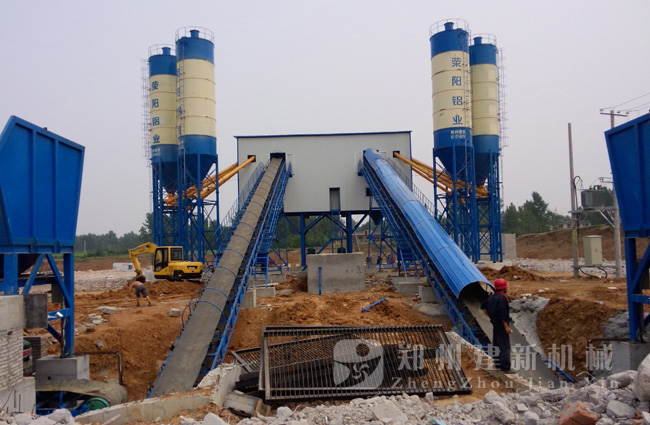 河南南陽(yáng)HZS120混凝土攪拌站現場(chǎng)案例