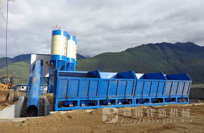 拉薩米林HZS120混凝土攪拌站現場(chǎng)案例