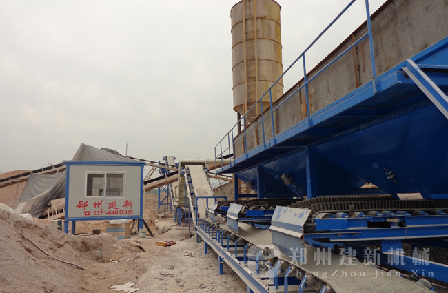 湖南長(cháng)沙300噸穩定土拌和站現場(chǎng)案例