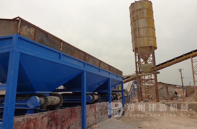 湖南長(cháng)沙300噸穩定土拌和站現場(chǎng)案例