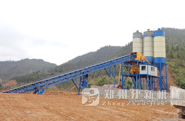 廣西鳳山縣中交二航局HZS90混凝土攪拌站現場(chǎng)