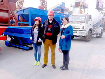 俄羅斯客戶(hù)到建新公司簽約大型商砼攪拌站設備