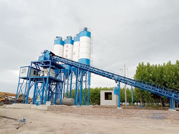 商丘引進(jìn)鄭州建新機械90混凝土攪拌站的工作現場(chǎng)