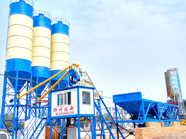 建新機械75混凝土攪拌站在安徽施工現場(chǎng)