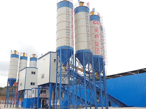建新機械環(huán)保型混凝土攪拌站在山東工作現場(chǎng)