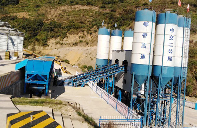 建新新型混凝土攪拌站在昆明昭通樂(lè )紅大壩助力建設