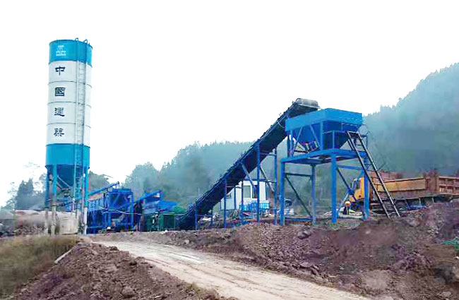 四川達州600穩定土拌和站作業(yè)現場(chǎng)