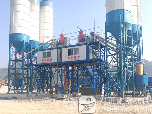福州雙90混凝土攪拌站設備工作現場(chǎng)