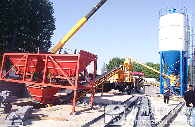 洛陽(yáng)25混凝土攪拌站與制磚機結合使用案例