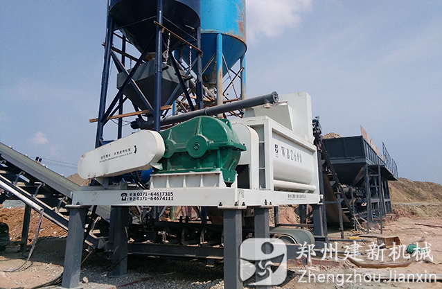 湖北黃岡600穩定土拌和站投產(chǎn)運行