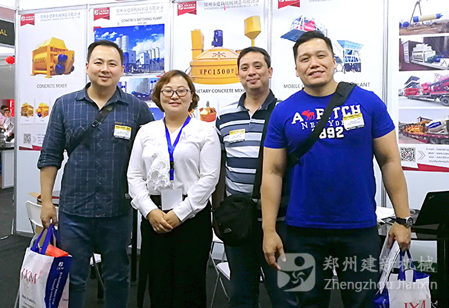 建新機械多年的菲律賓老客戶(hù)，購買(mǎi)了很多混凝土攪拌設備