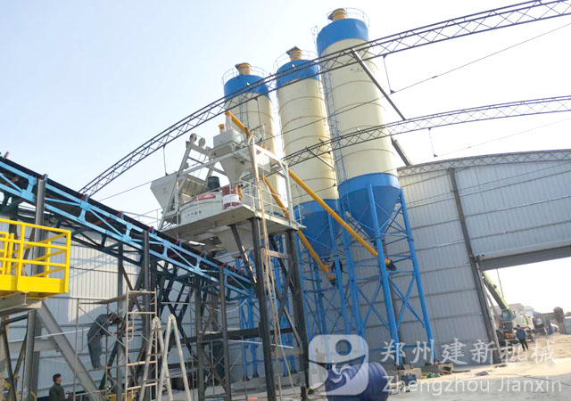 河南原陽(yáng)攪拌站安裝完成主機采用建新1500立軸混凝土攪拌機