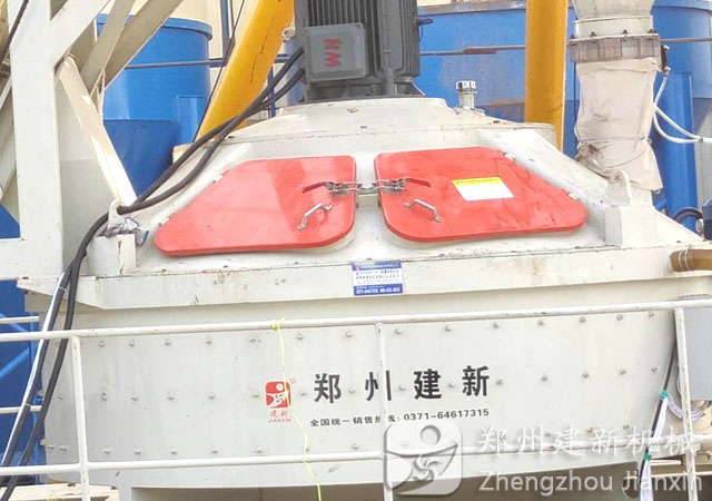 河南原陽(yáng)攪拌站安裝完成主機采用建新1500立軸混凝土攪拌機