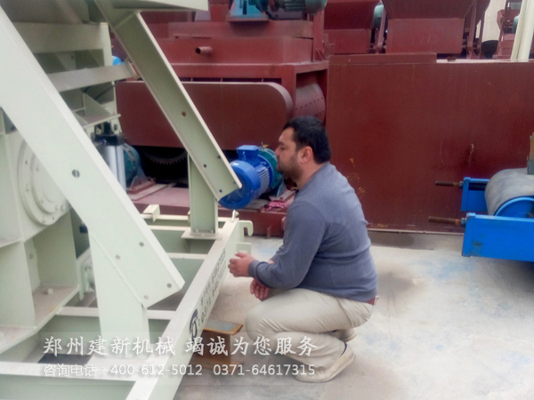 印尼客戶(hù)在建新廠(chǎng)內參觀(guān)