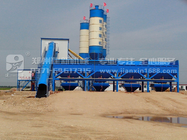 北京HZS180混凝土攪拌站現場(chǎng)